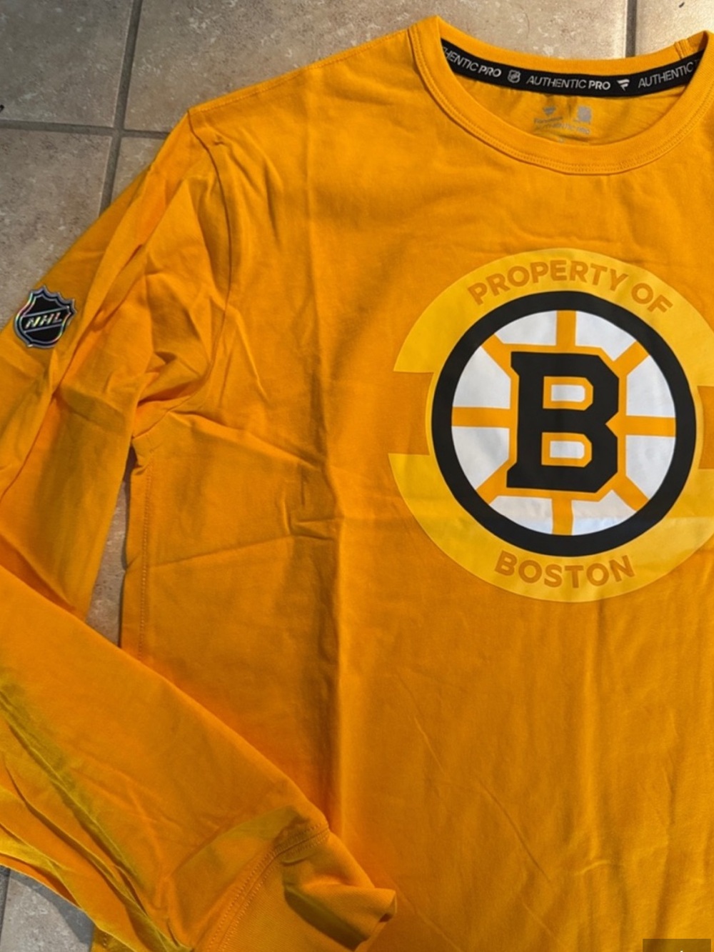 Fanatics Men’s Boston Bruins Yellow Long-Sleeve Tee Size Medium - Picture 2 of 3